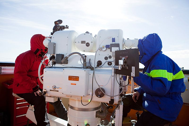 Two kinetheodolite operators at work